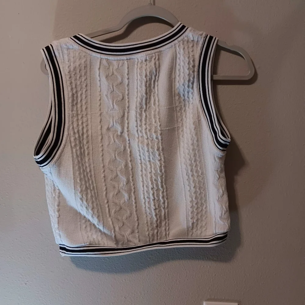 SHEIN White Cable Knit V-Neck Cropped Tank with Black Trim - Picture 2 of 11